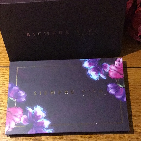 Eye-shadow - Picture 2 of 2